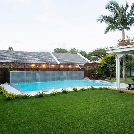 200m2 1 slaapkamer, 2 privé badkamer Huis in Garsfontein Pretoria-Noord Buitenkant foto