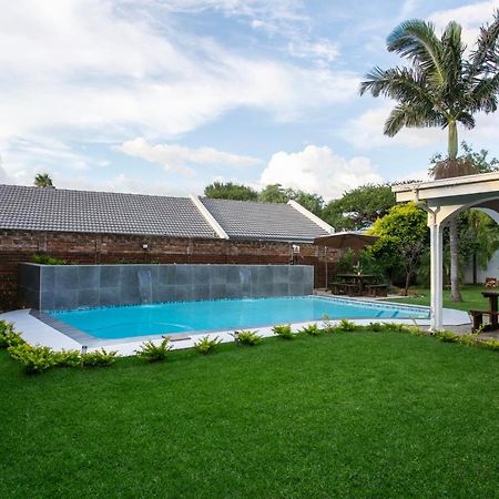 200m2 1 slaapkamer, 2 privé badkamer Huis in Garsfontein Pretoria-Noord Buitenkant foto