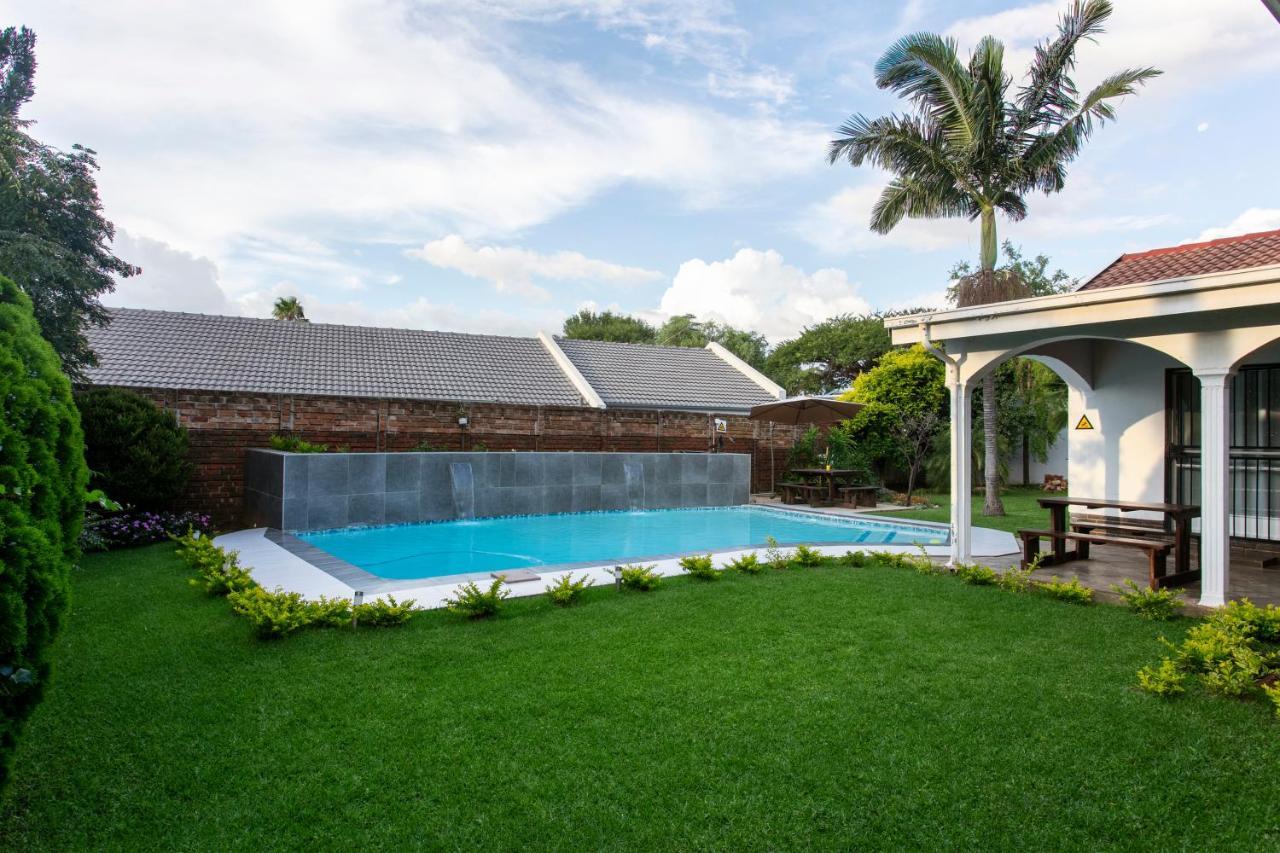 200m2 1 slaapkamer, 2 privé badkamer Huis in Garsfontein Pretoria-Noord Buitenkant foto