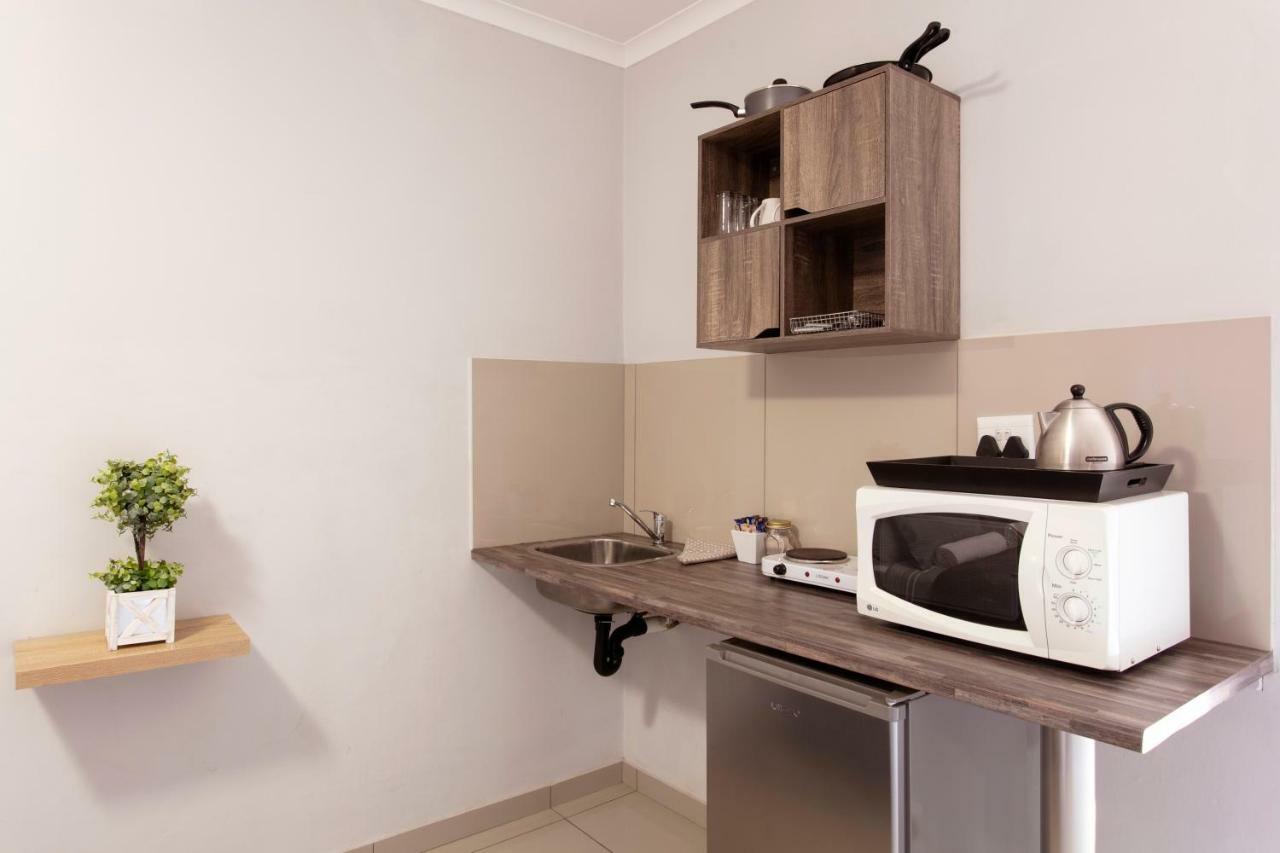 200m2 1 slaapkamer, 2 privé badkamer Huis in Garsfontein Pretoria-Noord Buitenkant foto